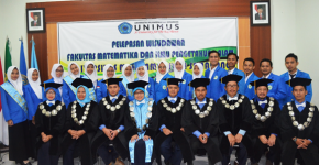 Foto Bersama Wisudawan dengan Senat